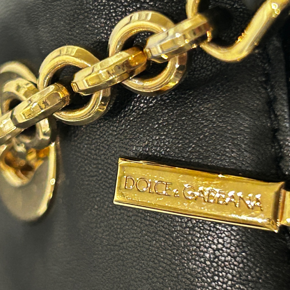Dolce & Gabbana
Model Name: Pochette Karung Leo
Color Verdone - Picture 6 of 12